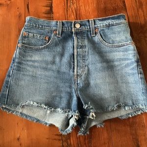 Levi’s Ribcage Denim Shorts Size 29
